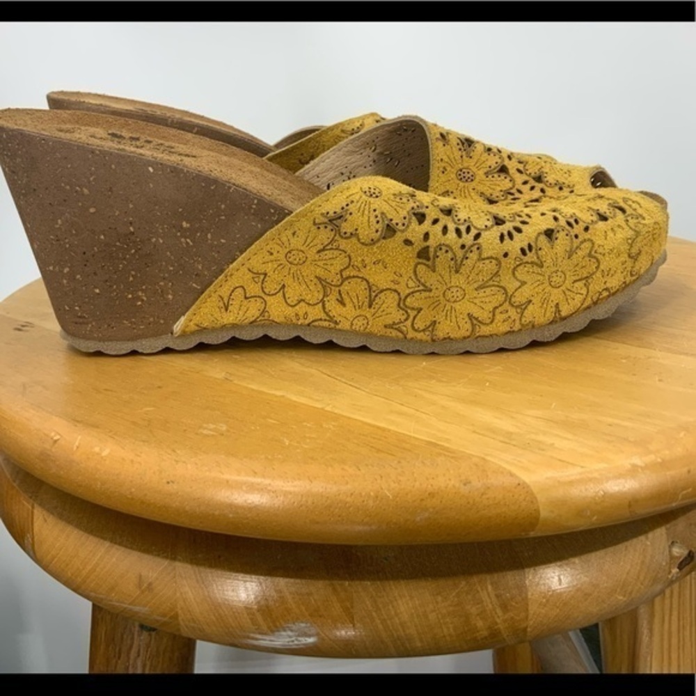 Spring step Bojana Perforated floral print wedge 10/40